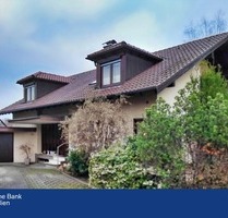 Familienfreundliches Zweifamilienhaus mit ELW - Ein Paradies für junge Familien! - Eschenbach