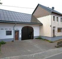 Freistehendes Wohnhaus mit ehemaliger Scheune, Werkstatt, überdachter Terrasse und Garten in Duppach