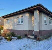 Unterkellerter Bungalow (57 m²) und 2 Garagen zum Abriss auf 900 m² Traumbauland ! Im Alleinauftrag in Panketal