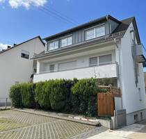 Schicke, vollständig renov. 2 12 Zimmerwohnung m. EBK u. zwei Balkonen in ruhiger Lage - Sielmingen