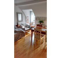 Schöne, zentral gelegene 4-Zimmer-Mansardenwohnung mit ca. 300 m² Gartenanteil - Trier Trier-Nord