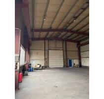 Halle mit Nebenräumen und Außenfläche - Bitburg