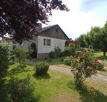 Familienfreundliches Einfamilienhaus mit Einlieger-Wohnung - Adelsdorf Neuhaus