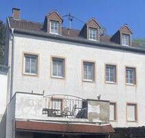 NEWEL - BUTZWEILER - Beidseitig angebautes Einfamilienhaus mit Balkon und 2 Stellplätzen - Newel -Butzweiler