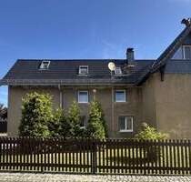 In zentraler Lage von Bad Klosterlausnitz wartet Ihr neues Zuhause mit Einliegerwohnung und großen Garten
