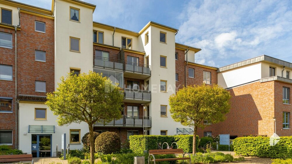 Geräumige 3-Zimmer-Wohnung mit Balkon, EBK, Stellplatz und Keller in familienfreundlicher Lage - Ahrensburg