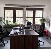 431 qm Lagerfläche und 2 schöne Büros in Kornwestheim Nähe Stuttgart - All-in-Miete