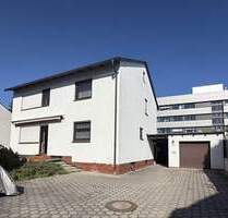 Charmantes Einfamilienhaus mit großem Garten und Potenzial in Regensburg-Reinhausen