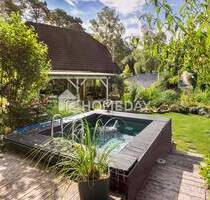 Elegantes Zuhause mit Gartenparadies - 4 Zimmer, zwei Terrassen, Garten, Kamin, Pool und Carport - Biesenthal