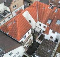 Zwei große Einheiten mit separaten Zugängen in einem Haus plus Hofgebäude. Sofort frei u. beziehbar! - Hanau Klein-Auheim