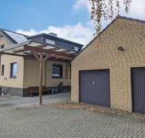 - Provisionsfrei - Zweigenerationenhaus mit Doppelgarage und Carport in Kalkar