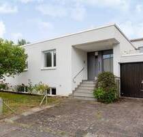 Großzügiger Bungalow mit modernem Komfort und Blick ins Grüne - Frankfurt am Main Praunheim