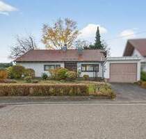 Stilvoller Bungalow mit großem Grundstück und Ausbaupotenzial in Marxzell-Schielberg - Marxzell / Schielberg
