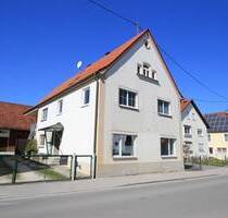 Charmantes Einfamilienhaus mit ELW, großzügigem Nebengebäude und herrlichem Garten - Burtenbach