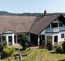 Großzügiges, freistehendes Einfamilienhaus mit Wellnessbereich und Doppelgarage - Felsberg Gensungen