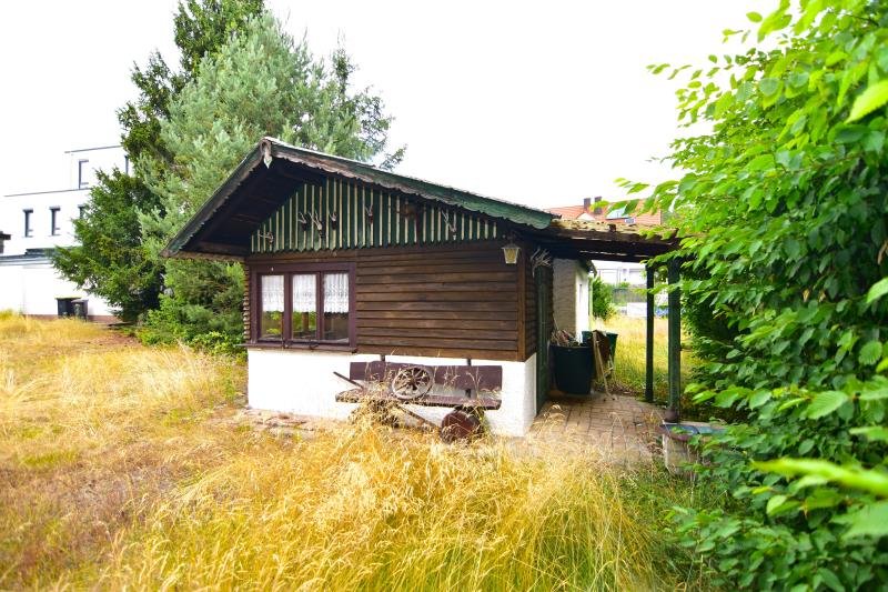 Grundstück mit Bungalow und Gartenhäuschen bereit für Neues - Zirndorf Weiherhof