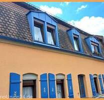 Charmantes Altstadthaus mit 2-3 Wohnungen ohne Reparaturrückstau und liebevoll angelegten Innenhof - Zirndorf