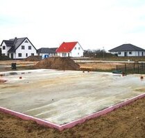 Grundstück mit Bodenplatte und Baugenehmigung - Weitenhagen Helmshagen I