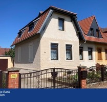 Solide Doppelhaushälfte in ruhiger und gepflegter Wohnsiedlung ! - Bernburg Baalberge