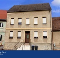 Reihenmittelhaus in zentraler Lage im Stadtkern von Hettstedt !