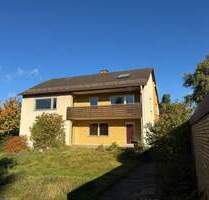 Geräumiges Haus in begehrter Nürnberger Lage mit großem Grundstück und Garage.