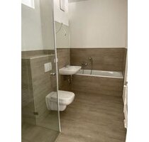 +++ NEUWERTIG +++ Attraktive Wohnung mit Echtholzparkett, Fußbodenheizung, modernem Bad sowie Balkon und Lift - Chemnitz Sonnenberg