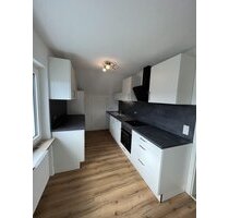 Energie sparen: 4 Zimmer Wohnung in Energieeffizienzhaus, neue EBK, Balkon - Neckartailfingen