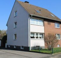 Hier kann die Oma mit...! Freigezogenes freistehendes Zweifamilienhaus in Recklinghausen.