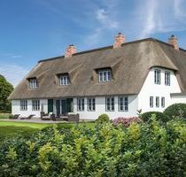 Großzügiges, saniertes Anwesen mit parkartigem Garten - Sylt Keitum