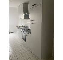 * Großzügige DG 2-Zimmer mit Wannenbad, EBK und Stellplatz im Zentrum! * - Chemnitz Schloßchemnitz