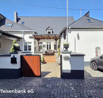 Modernisiert, top gepflegt und charmant! Ihr neues Zuhause in Senheim!