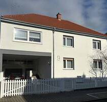 :: Großes Einfamilienhaus mit Garten und Swimmingpool (H 543):: - Lampertheim