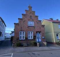 Historisches Wohnhaus im Herzen Heiligenhafens mit Wintergarten und Carport