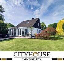 CITYHOUSE: Freistehendes Einfamilienhaus mit Traumgarten, Wintergarten, Kamin, Sauna und Garage - Overath Steinenbrück