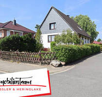 solides Einfamilienhaus mit Keller auf großem Eckgrundstück mit Bebauungsmöglichkeit in Halstenbek