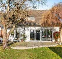 Willkommen im Familienglück: Helle Doppelhaushälfte mit Gartenidylle - Ditzingen-Heimerdingen