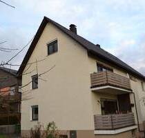 Schöne 3.-Zimmer-Etagenwohnung in 3.-Familienhaus - Lappersdorf