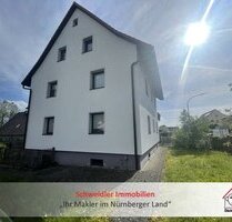 Familie willkommen: 1- bis 2-Parteienhaus mit Garten und Garage in Igensdorf zur Miete