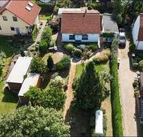 Attraktive Wohn-Lage! Baugrundstück mit kleinem Bungalow: Option für 1-2 Neubauten - Berlin Kaulsdorf