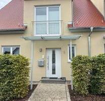 Seien Sie die Ersten !! Großzügiges Einfamilienhaus mit Garage Stpl. in Iphofen. Ruhige und sonnige Bestlage.