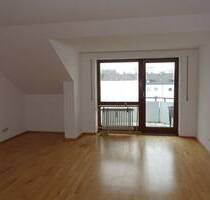 Charmante 2-Zi.-DG-Wohnung mit Süd-Balkon in ruhiger Wohnlage mit EBK, TG-Stellpl. - Waldkraiburg