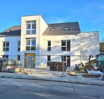 . RESERVIERT . ERSTBEZUG - NEUBAU KfW 40 - Exklusive 4,5 Zi.- Erdgeschosswohnung mit integriertem Souterrain (z.b. für Homeoffice etc.), Garten uvm. - Wendelstein Großschwarzenlohe