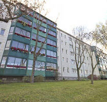 In der Herrichtung! 2-Raumwohnung mit Dusche und Balkon! - Halle (Saale) Ortslage Trotha