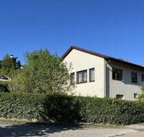 Einfamilienhaus in Bensheim-Hochstädten. Freistehend in unverbaubarer Hanglage.