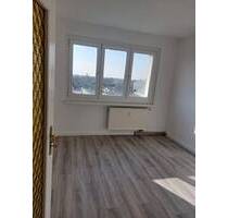 Wohnen über der Stadt freundliche helle 3-R-Wohnung im DG.ca.58,20 m² mit BLK. zu vermieten. - Dessau-Roßlau Innenstadt