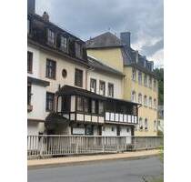 Einfamilienhaus mit Ladenlokal in der Fußgängerzone - Neuerburg