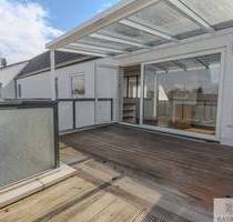 Wohnen mit Weitblick - Stilvolle 4-Zimmer-Dachgeschosswohnung mit Terrasse und Tiefgaragenplatz in ruhiger Lage von Düsseldorf-Benrath - Düsseldorf Benrath