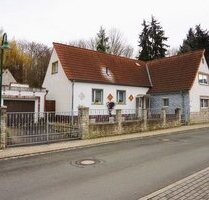 - Freistehendes Einfamilienhaus mit Garage und Nebengebäude im OT Langendorf - - Weißenfels
