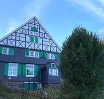 Echt Bergisch: Teilsaniertes Fachwerkhaus mit Fernblick - Solingen