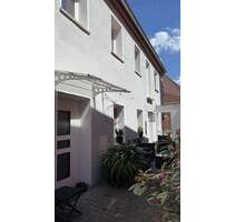 Wohnhaus (C) an der historischen Stadtmauer mit Garten & Stellplätzen - Spalt